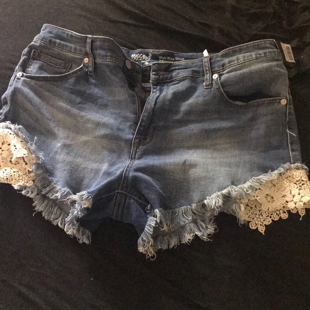 Plus size jean shorts with lace